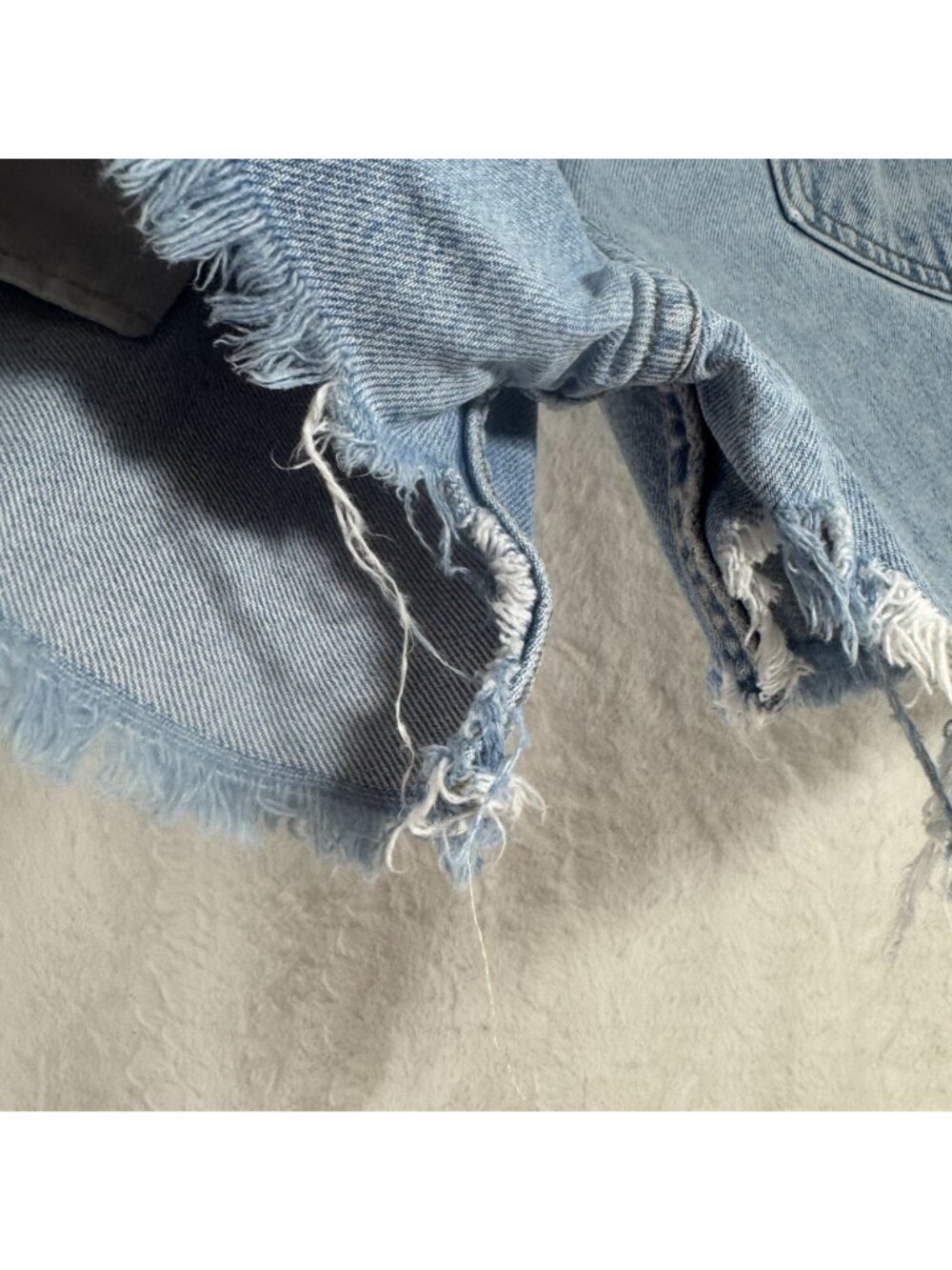 Vintage Carhartt Light Wash Denim Frayed Hem High-Waisted Shorts Streetwear - Picture 5 of 6